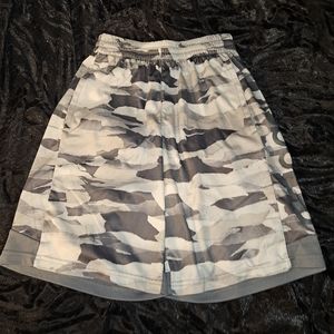 Lot of 3 boys 10/12 shorts